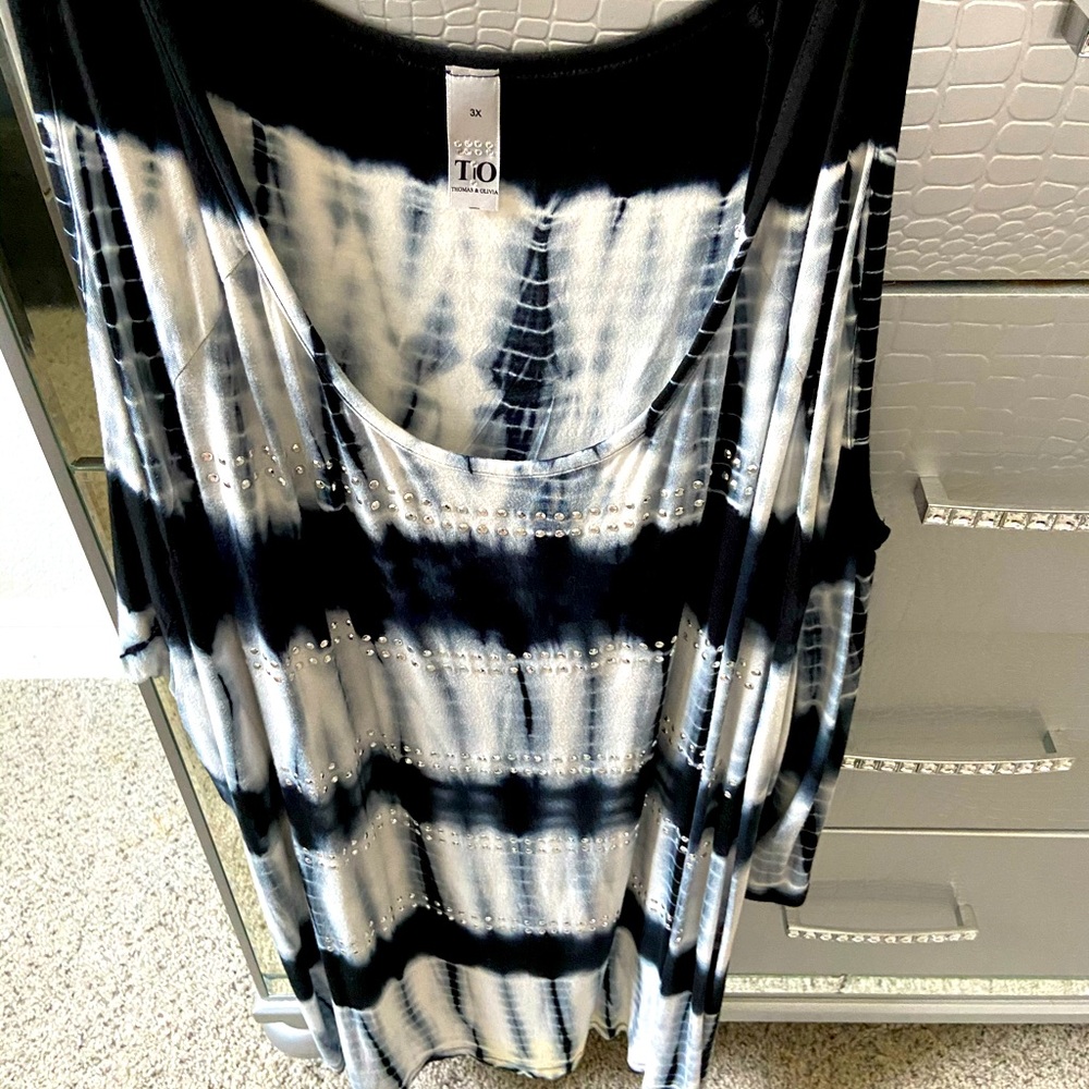 New without tags cold shoulder blouse 3/4 sleeved